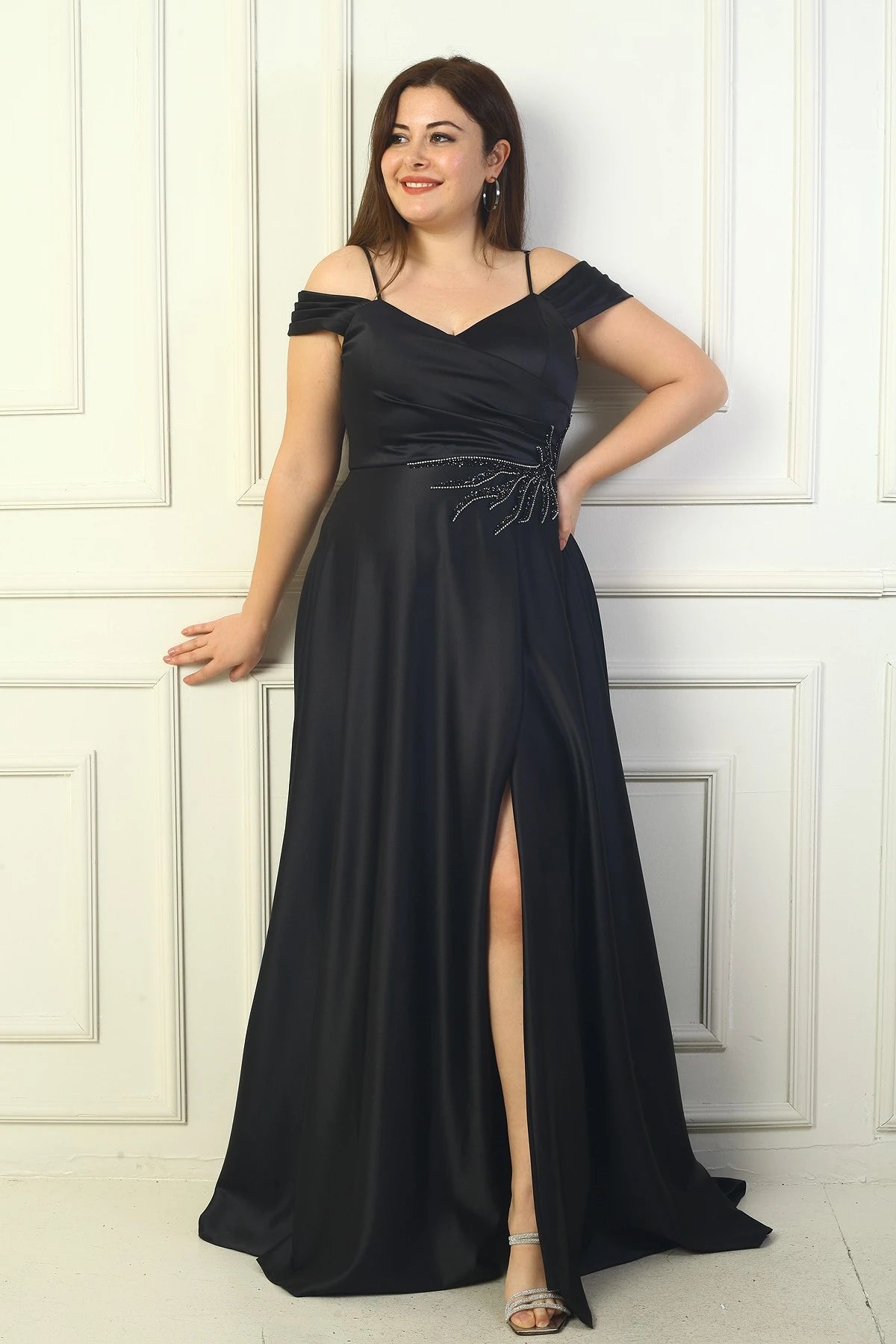 Image of Rochie de seară lungă din satin pentru femei, cu decolteu în V, bretele, mâneci căzute, cu imprimeu, mărime plus