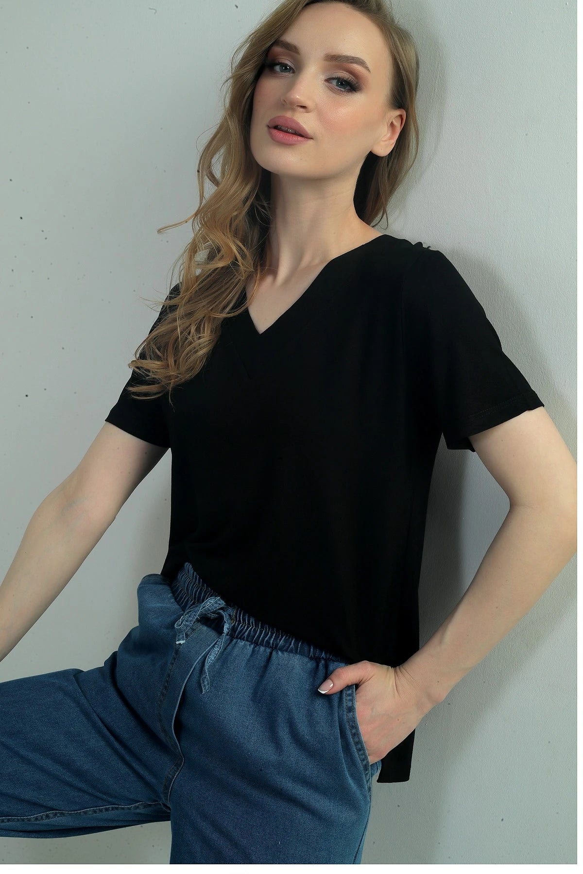 Image of Women's V-Neck Short-Sleeve Blouse with Slit