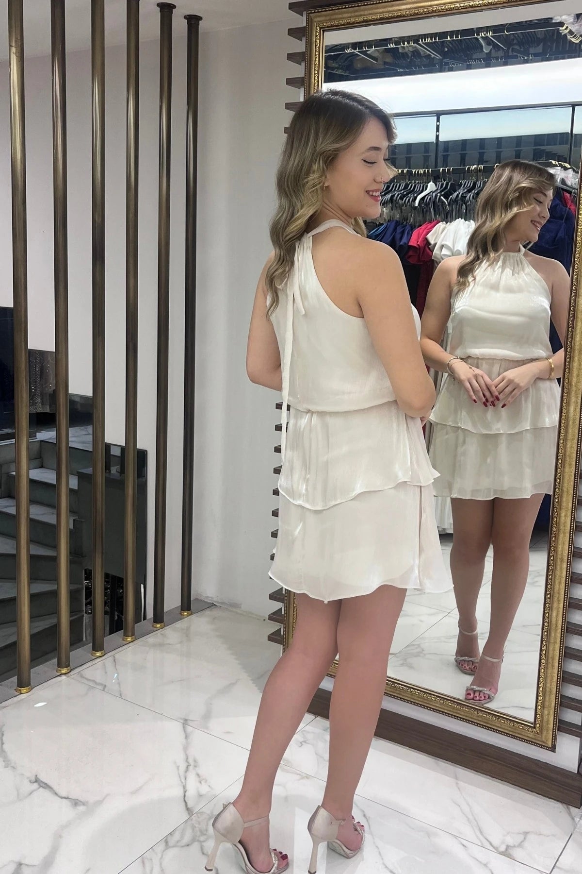 Image of Rochie scurtă din satin pentru femei, cu decolteu halter, căptușită, stratificată, cu volane