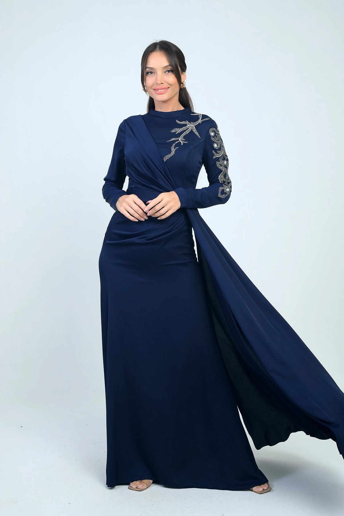 Image of Rochie hijab din crep satinat, cu imprimeu de pietre, cu încrețituri în față și căptușită