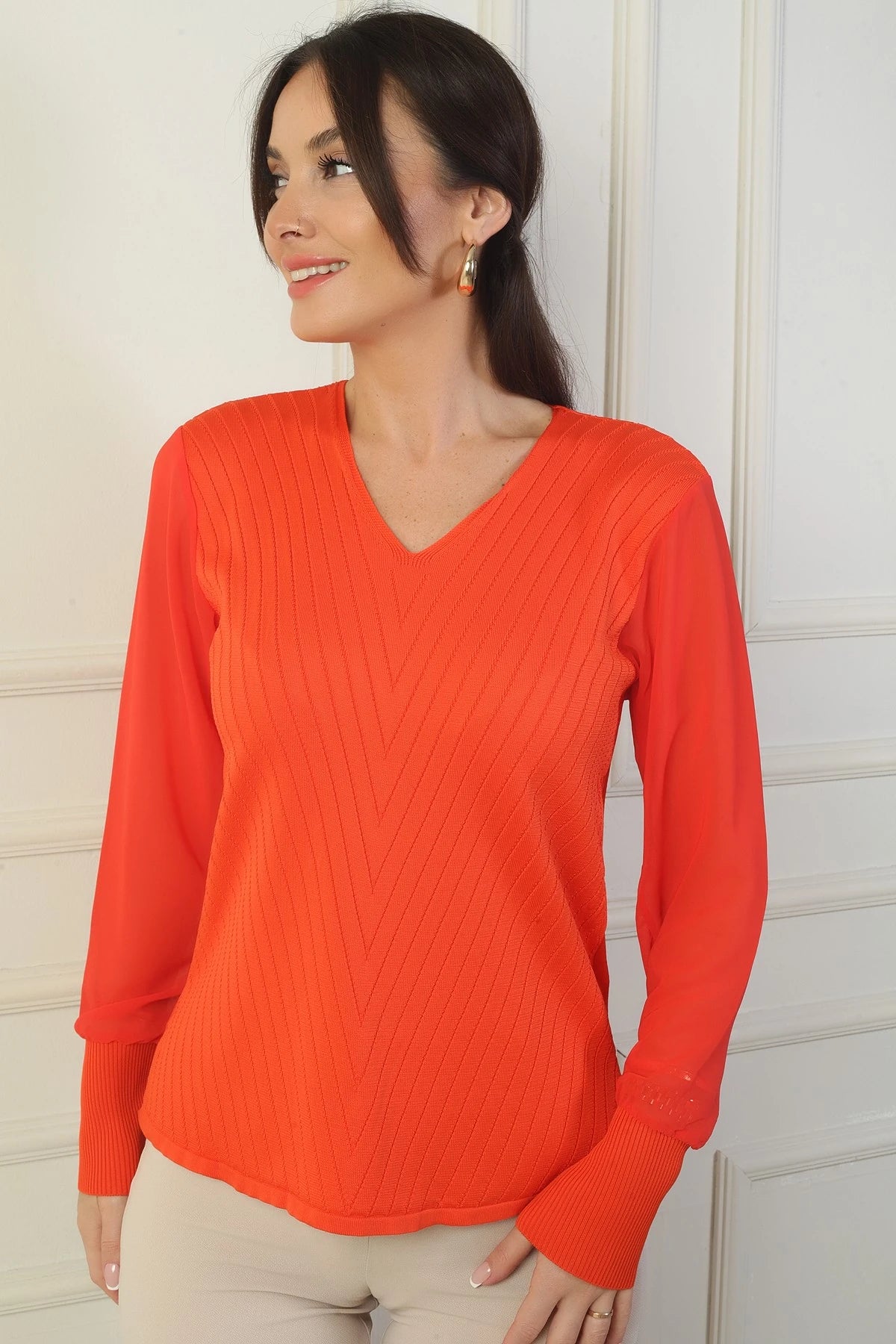 Image of Women's Sleeveless Chiffon V-Neck Sweater