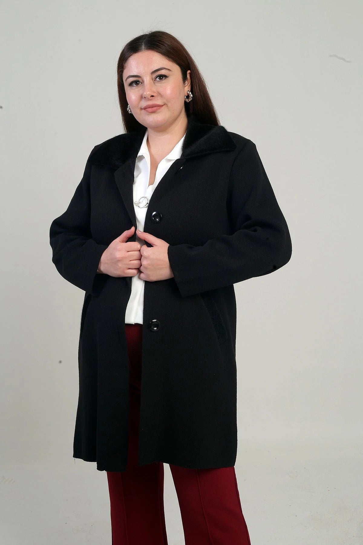 Image of Women's Plus Size Knitted Coat with Fur Collar and Pockets and Button-Front Closure