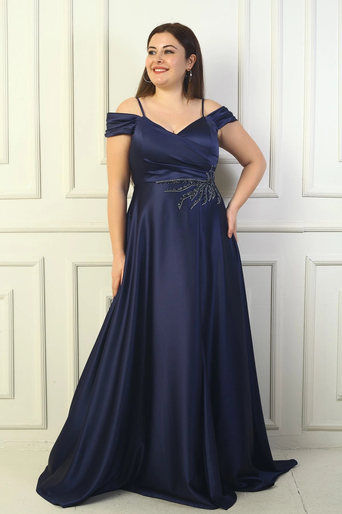 Image of Rochie de seară lungă din satin pentru femei, cu decolteu în V, bretele, mâneci căzute, cu imprimeu, mărime plus