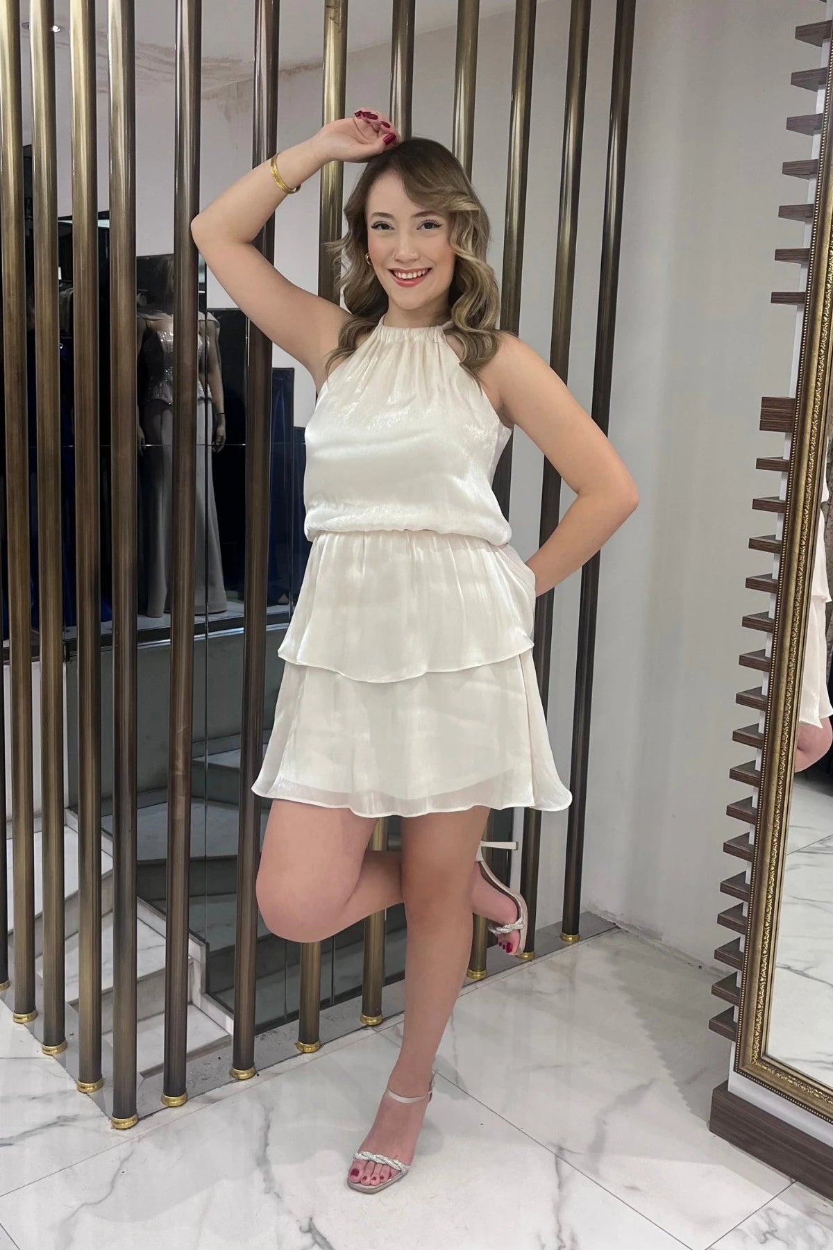 Image of Rochie scurtă din satin pentru femei, cu decolteu halter, căptușită, stratificată, cu volane