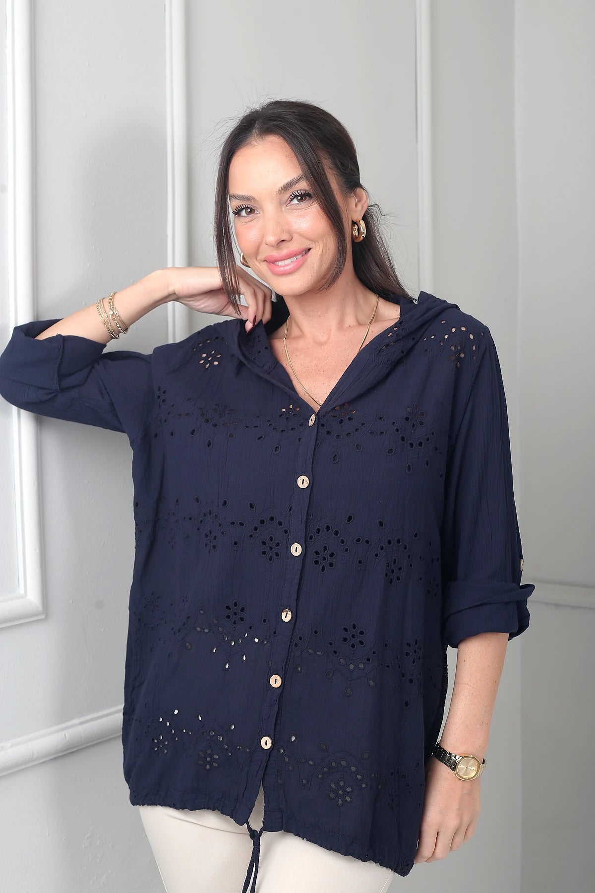 Image of Kadın Kapüşonlu Önü Düğmeli Cepli  Brode Fisto İşlemeli İtalyan Cotton Ceket