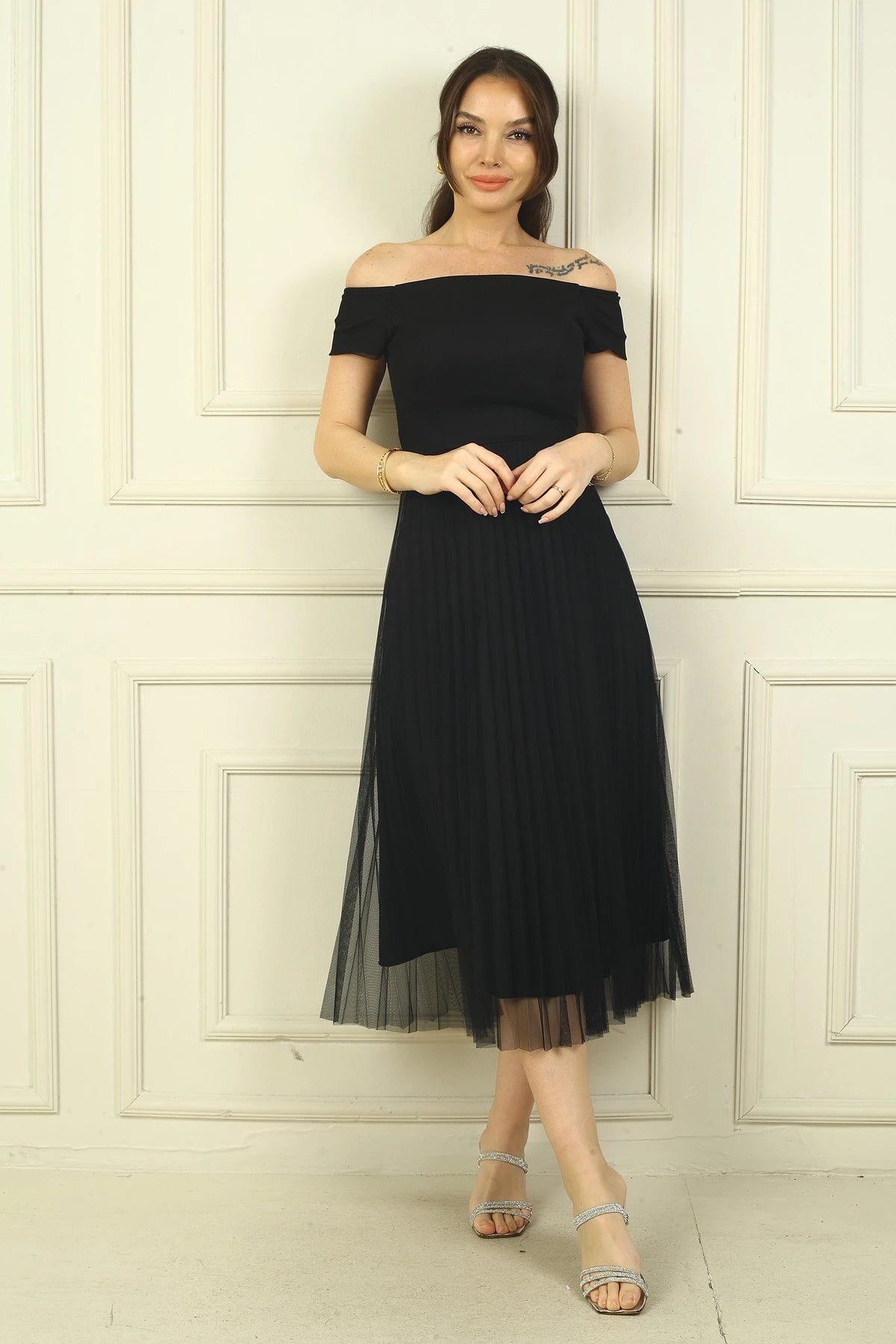 Image of Rochie Madonna cu fustă plisată din șifon și căptușeală, cu decolteu