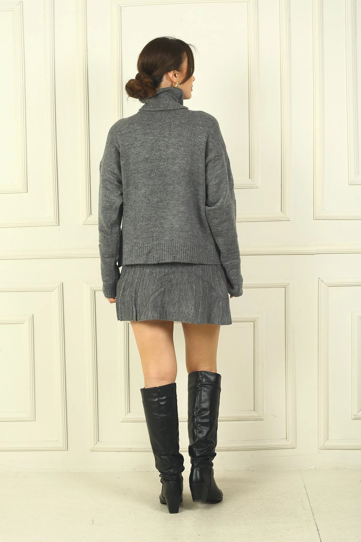 Image of Women's Turtleneck Long-Sleeve Sweater and Elastic Waist Short Skirt 2-Piece Knit Set