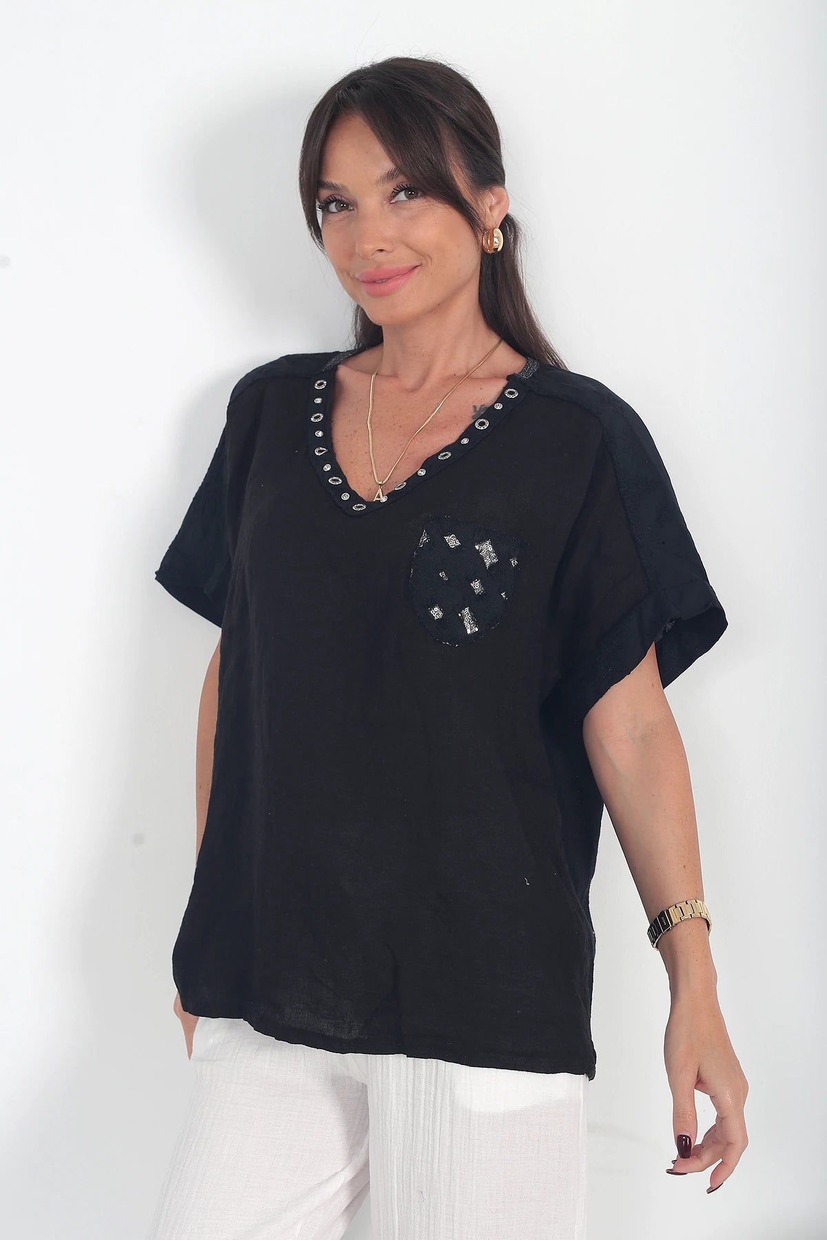 Image of Kadın İtalyan Keten Zınmbalı V Yaka Tek Cepli Omuzlar Nakış İşlemeli Oversize Cotton Bluz