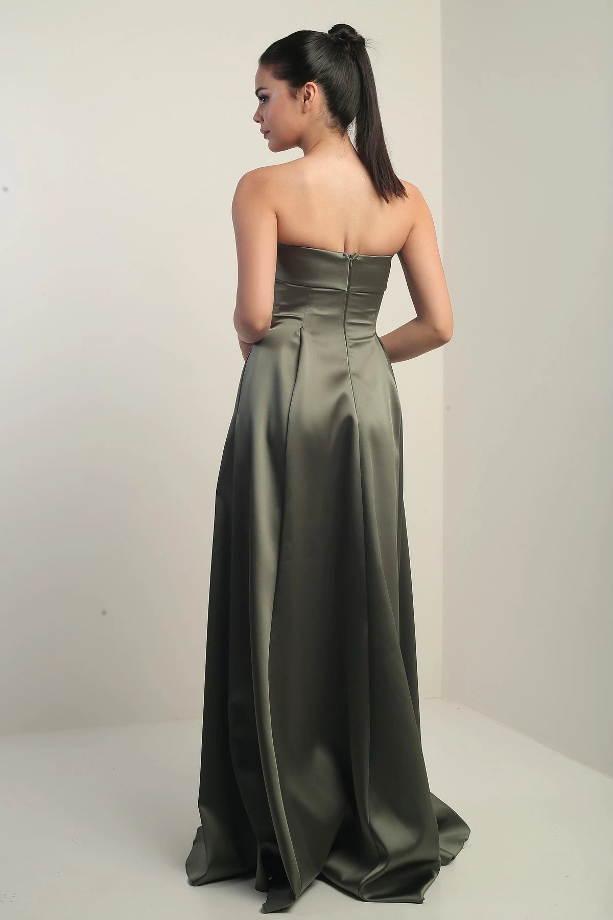 Image of Rochie de seară lungă din satin, fără bretele, cu căptușeală și buzunare pentru femei