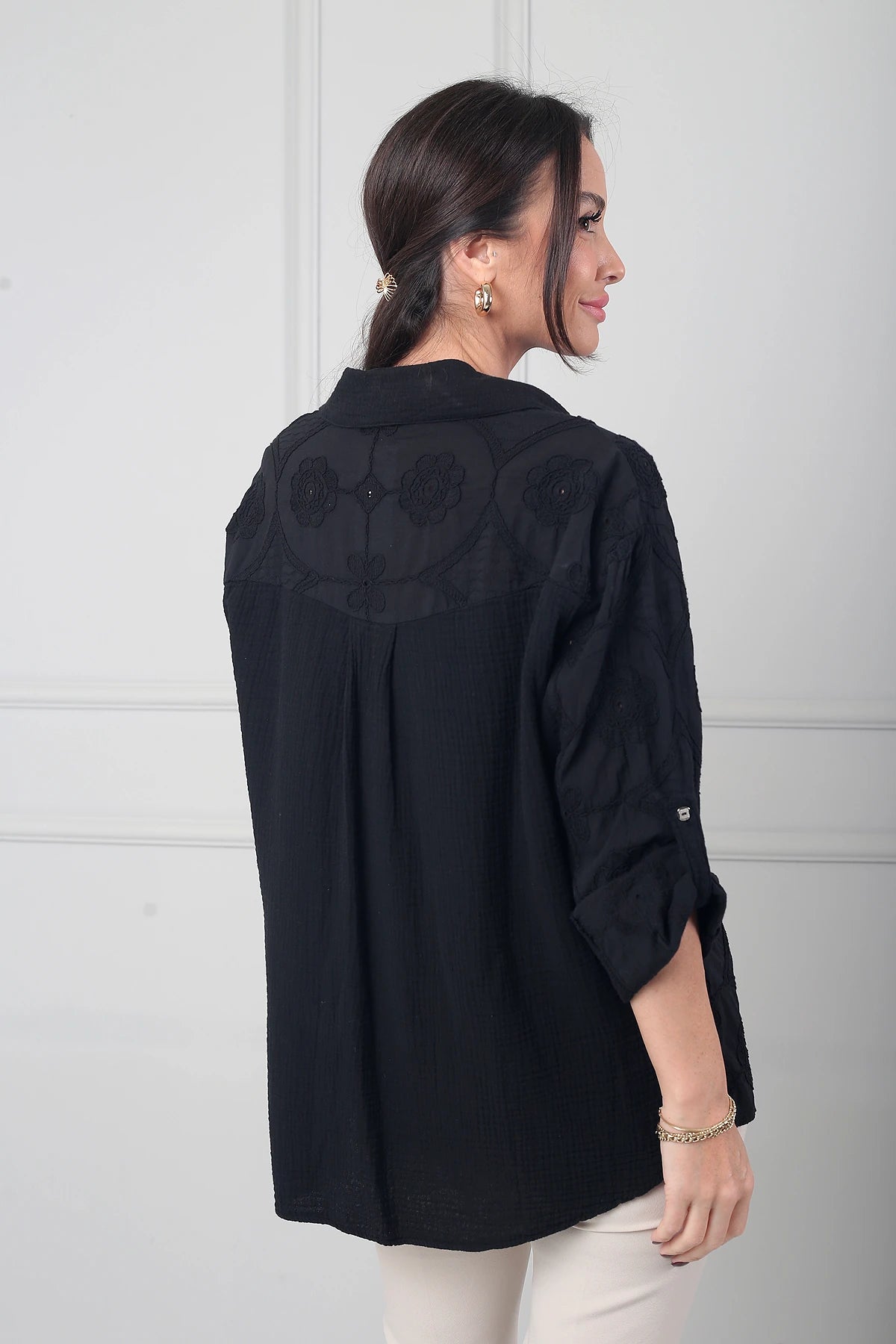Image of Kadın İtalyan Tek Cepli Çiçek İşlemeli Cotton Gömlek
