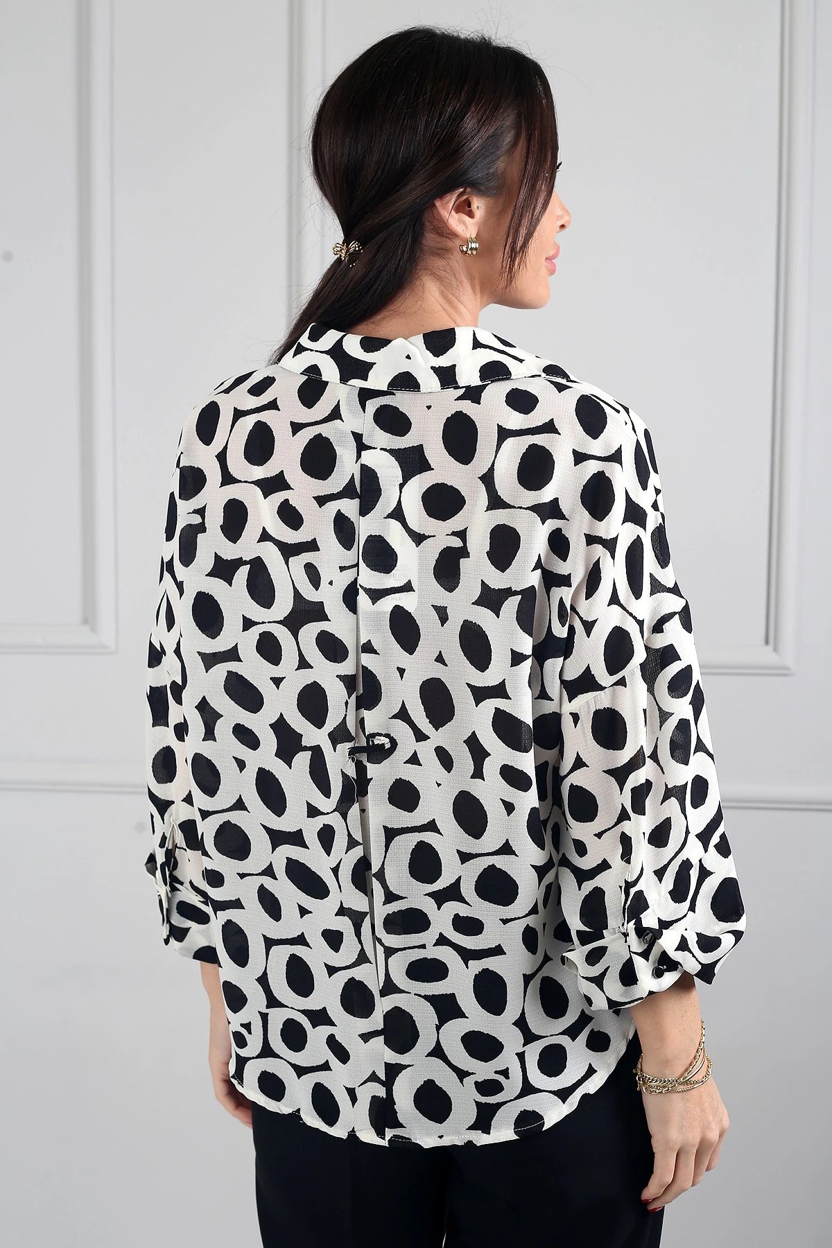 Image of Women's Polo Collar Half-Sleeve Double-Sleeve Gusseted Back Patterned Crepe Chiffon Shirt