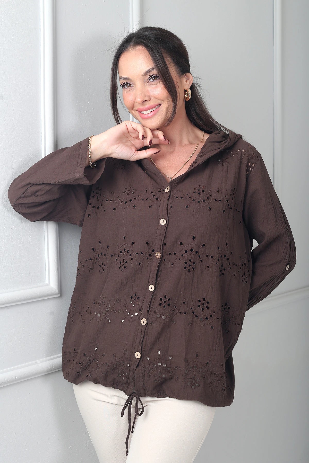 Image of Kadın Kapüşonlu Önü Düğmeli Cepli  Brode Fisto İşlemeli İtalyan Cotton Ceket