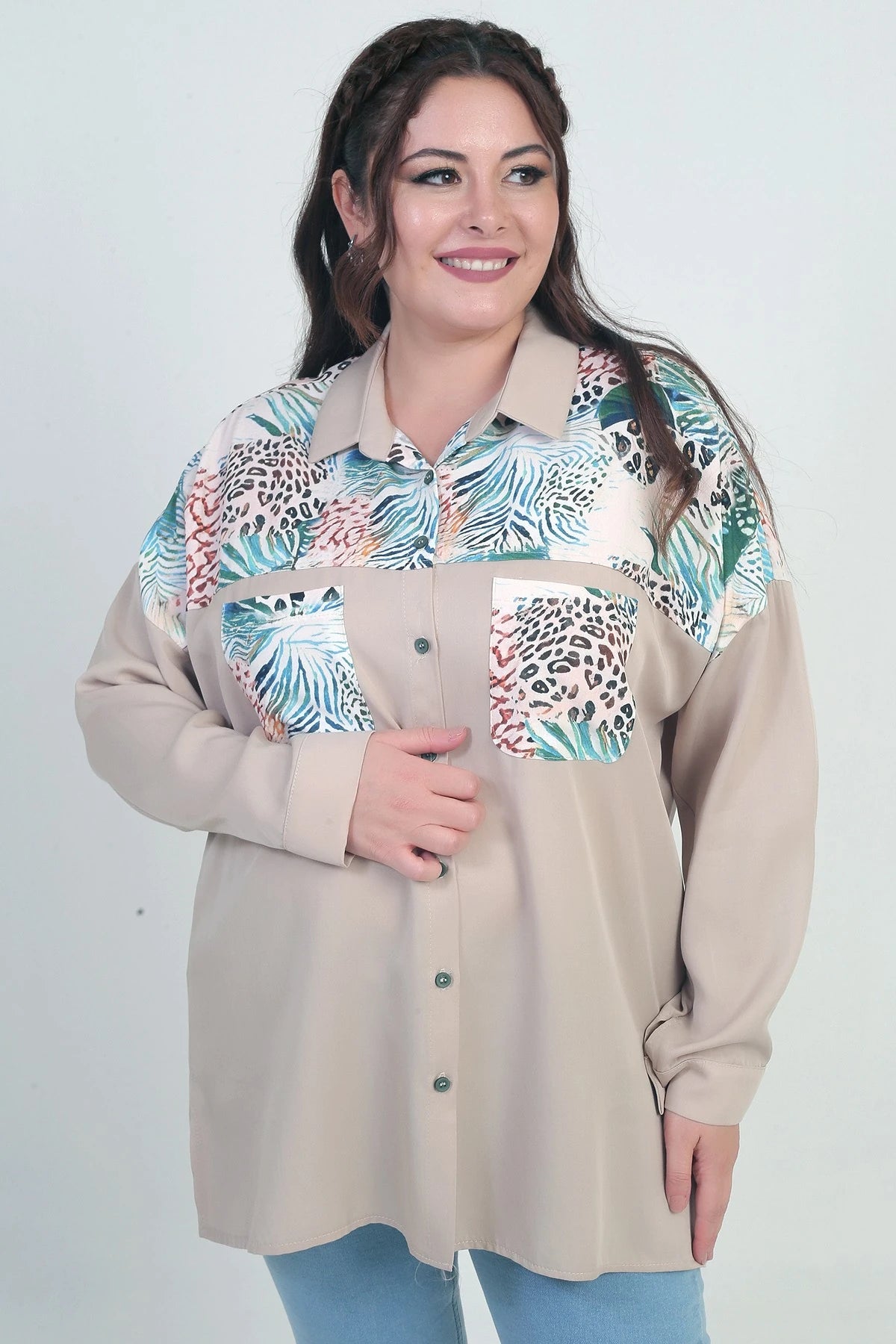 Image of Women's Dropped Sleeve Double Pocket Patterned Plus Size Shirt