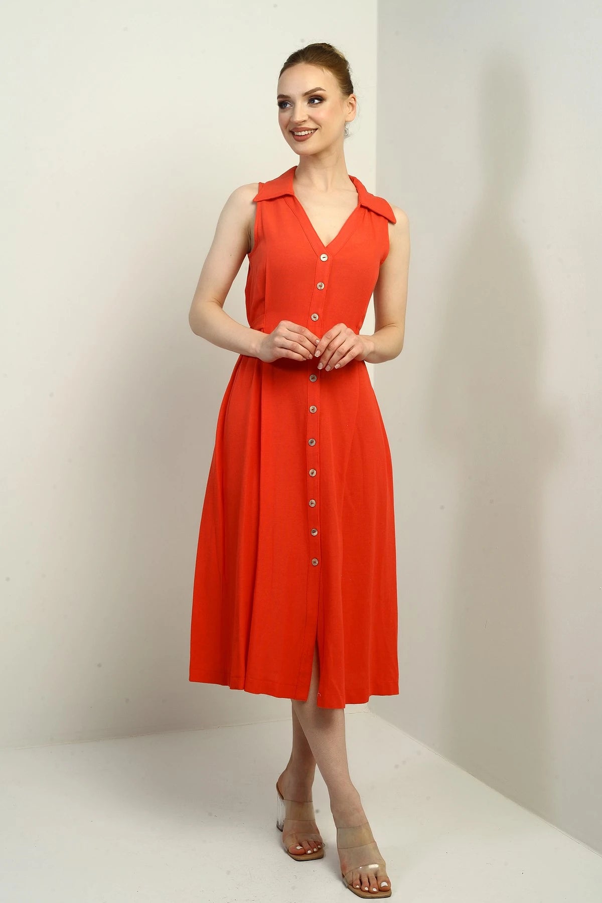 Image of Rochie midi din in pentru femei, cu guler polo, pliuri frontale și nasturi