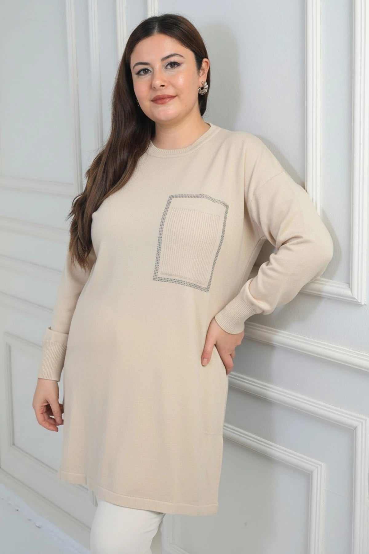 Image of Women's Plus Size Knitted Tunic Blouse with Single Front Pocket and Stone Print Detail