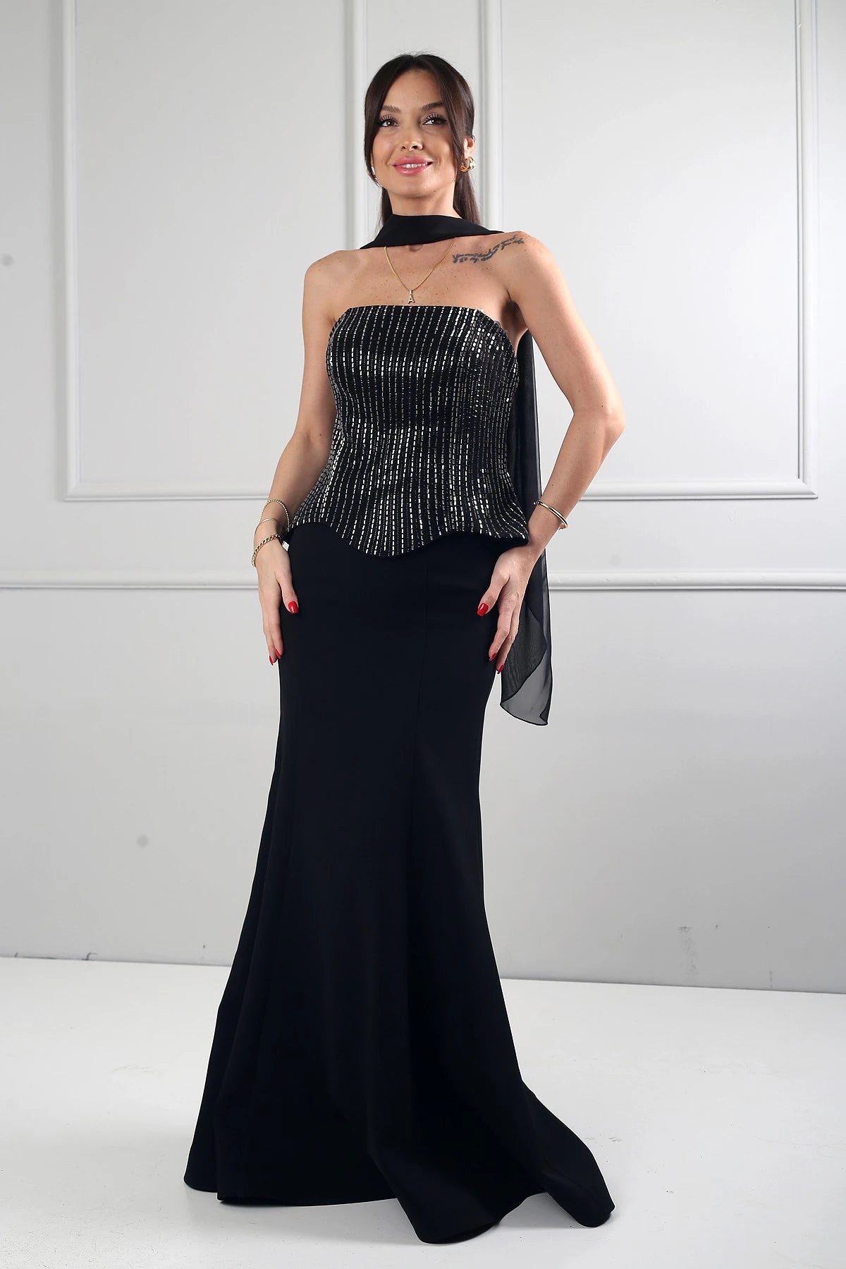Image of Rochie de sirenă din crep cu decolteu fără bretele, cu armătură, decorațiuni cu pietre și căptușeală