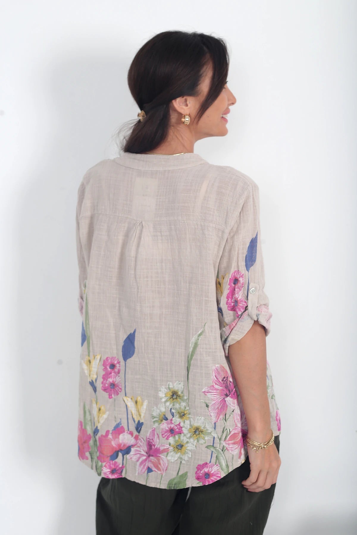 Image of Kadın İtalyan Etek Uçları Ve Kolları Büyük Çiçekli Oversize Cotton Gömlek