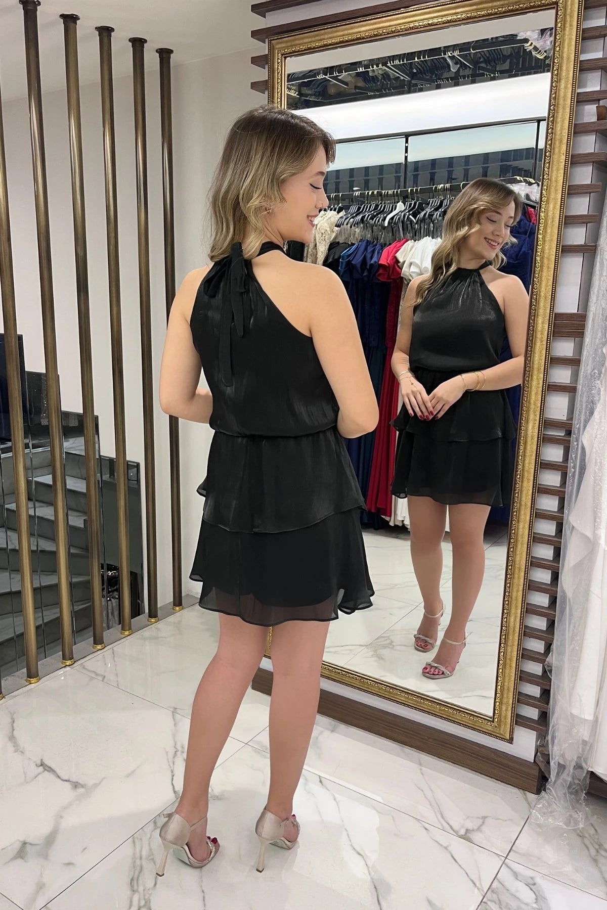 Image of Rochie scurtă din satin pentru femei, cu decolteu halter, căptușită, stratificată, cu volane