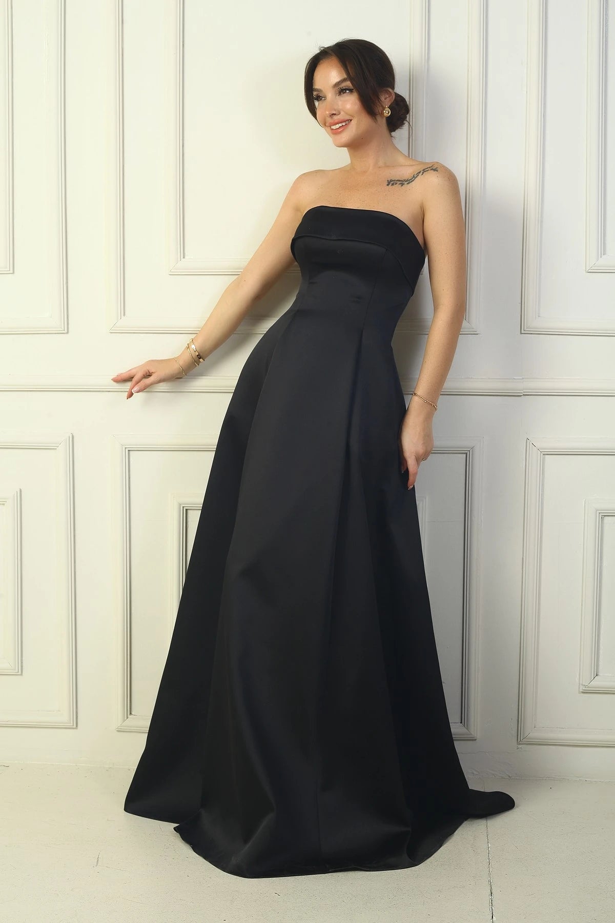Image of Rochie de seară lungă din satin, fără bretele, cu căptușeală și buzunare pentru femei