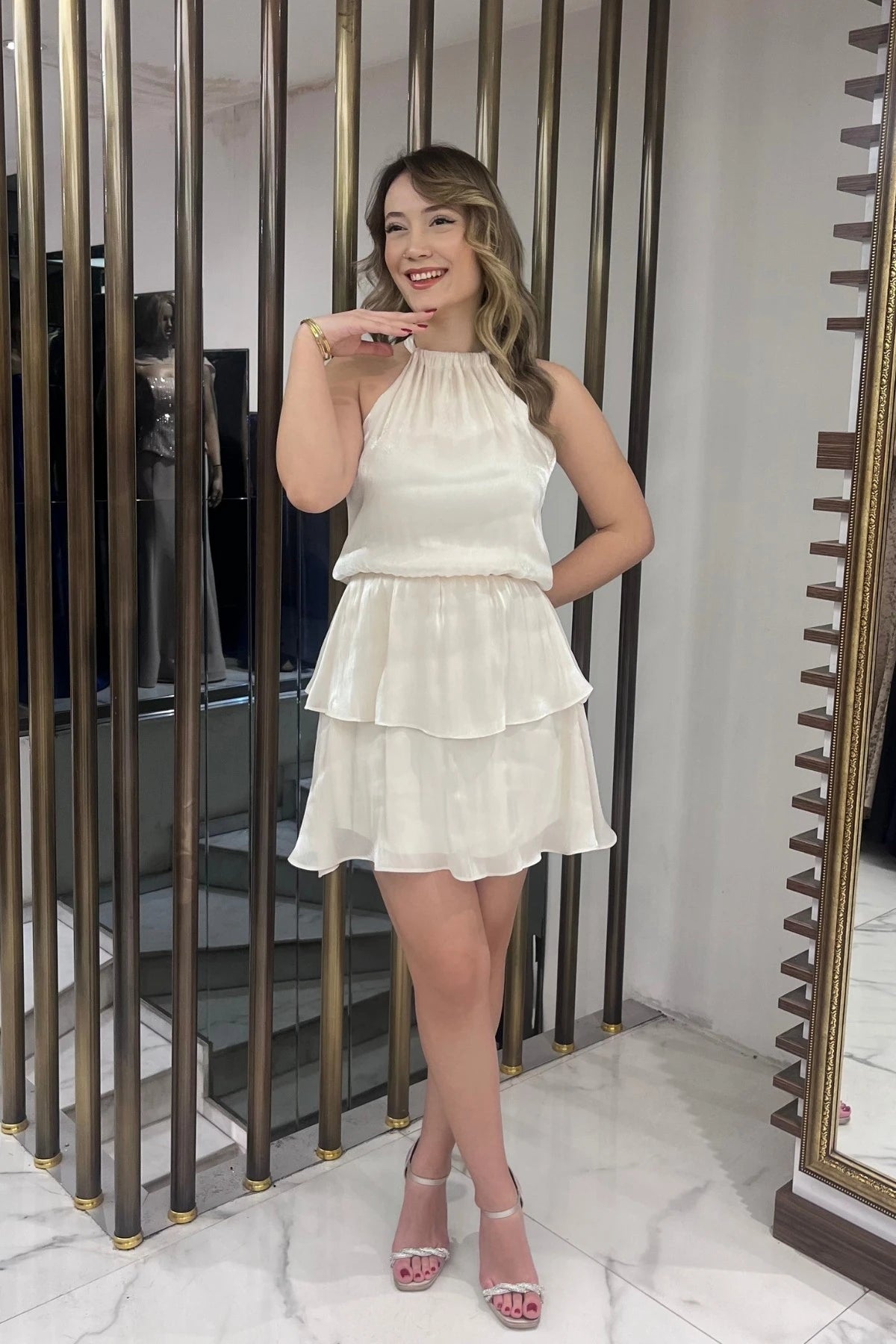 Image of Rochie scurtă din satin pentru femei, cu decolteu halter, căptușită, stratificată, cu volane