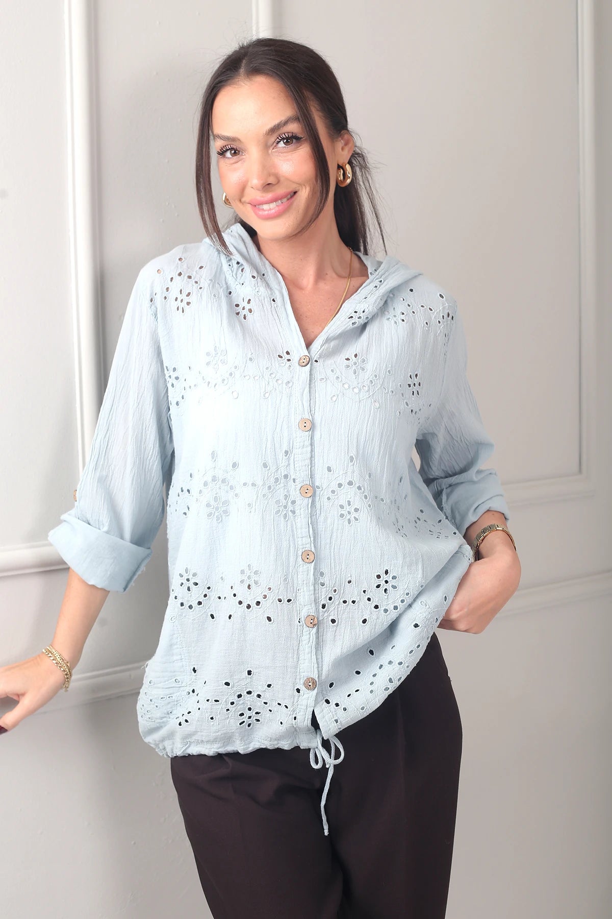 Image of Kadın Kapüşonlu Önü Düğmeli Cepli  Brode Fisto İşlemeli İtalyan Cotton Ceket