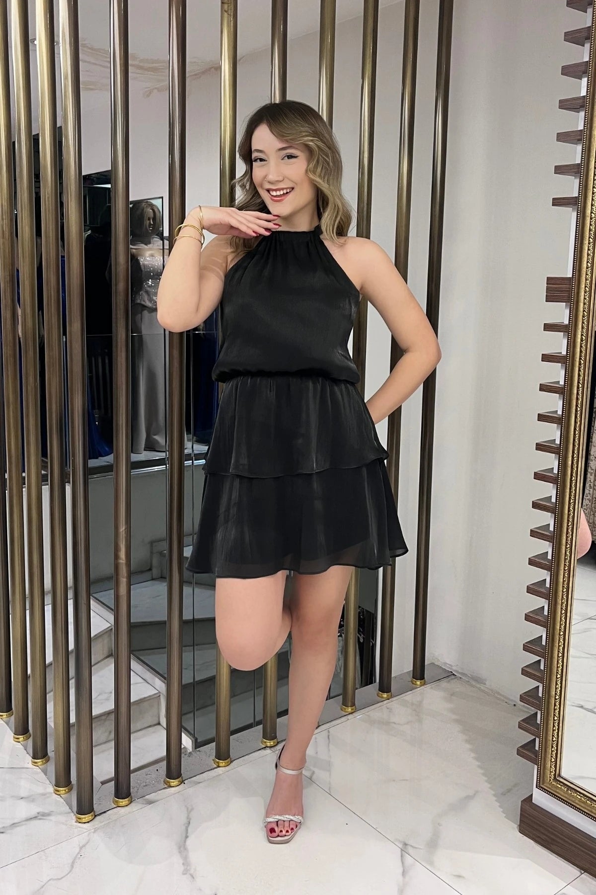 Image of Rochie scurtă din satin pentru femei, cu decolteu halter, căptușită, stratificată, cu volane