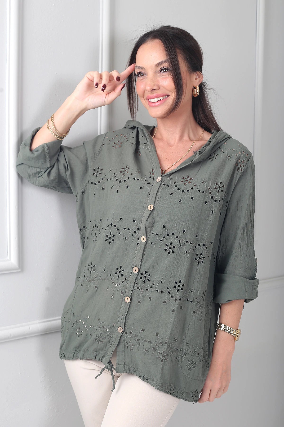 Image of Kadın Kapüşonlu Önü Düğmeli Cepli  Brode Fisto İşlemeli İtalyan Cotton Ceket