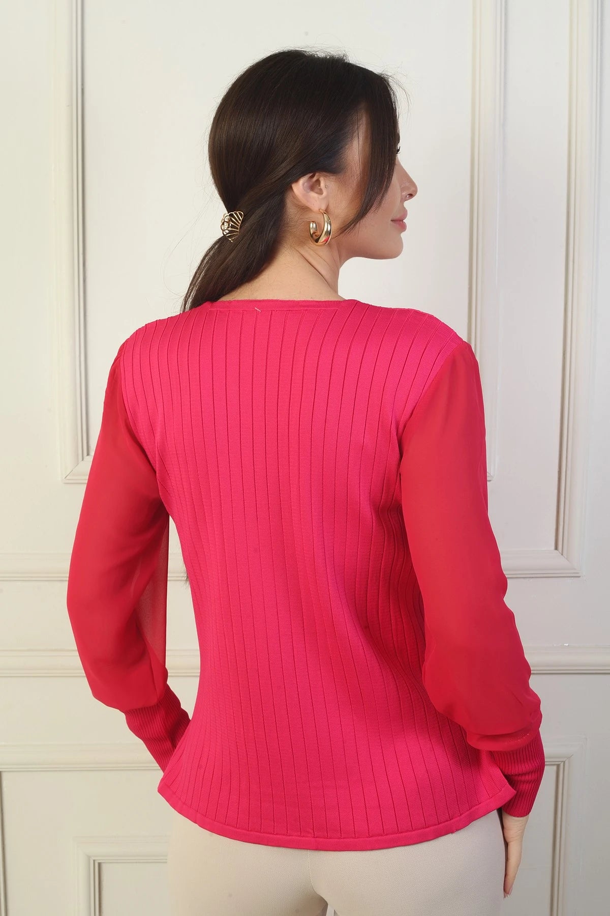 Image of Women's Sleeveless Chiffon V-Neck Sweater