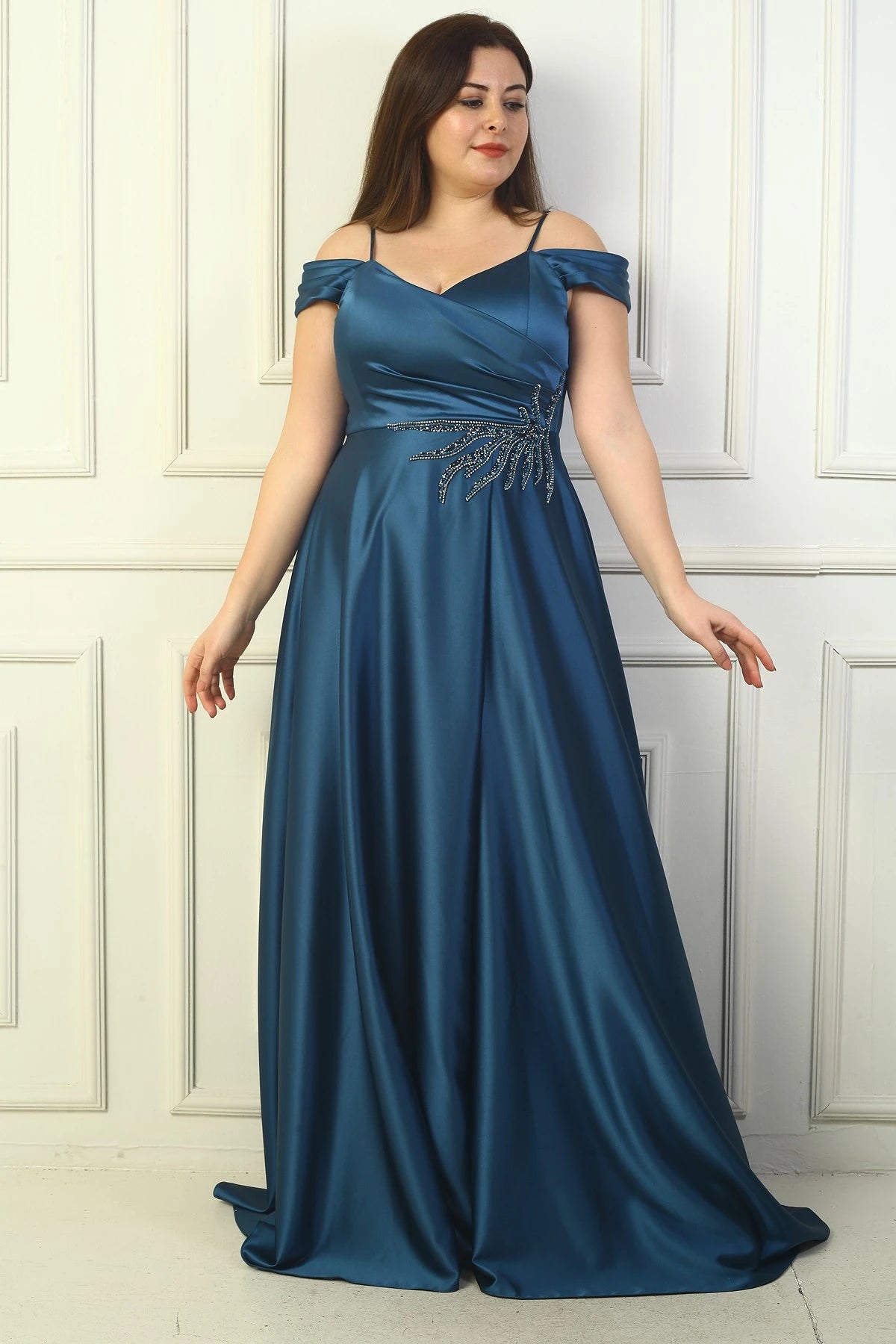 Image of Rochie de seară lungă din satin pentru femei, cu decolteu în V, bretele, mâneci căzute, cu imprimeu, mărime plus