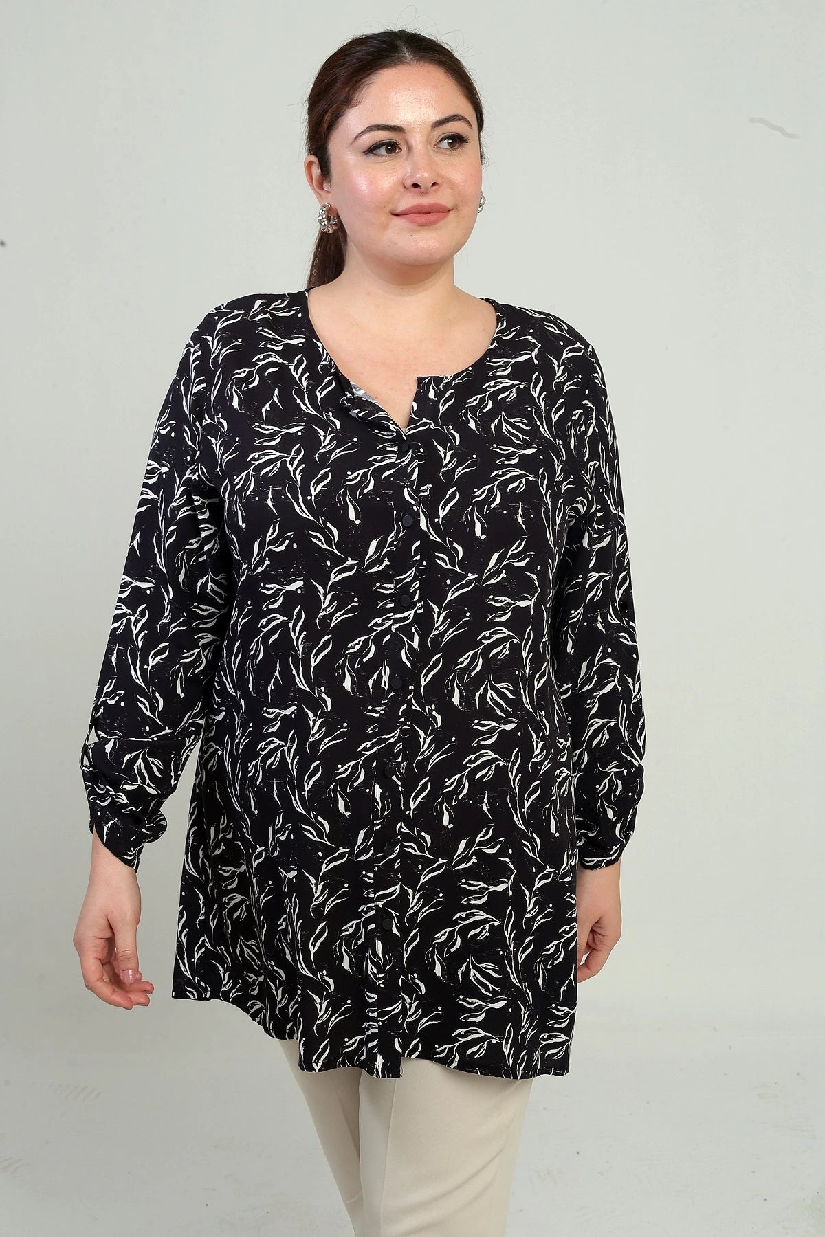 Image of Women's Crew Neck Leaf Patterned Plus Size Long Shirt with Folded Sleeves