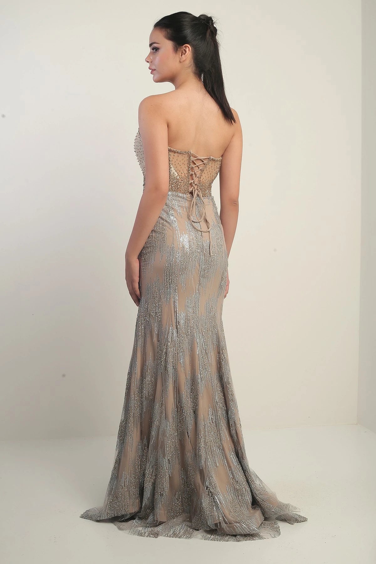 Image of Kadın Boncuk-Taş Detaylı Astarlı Balenli Üstü Transparan Uzun Elbise