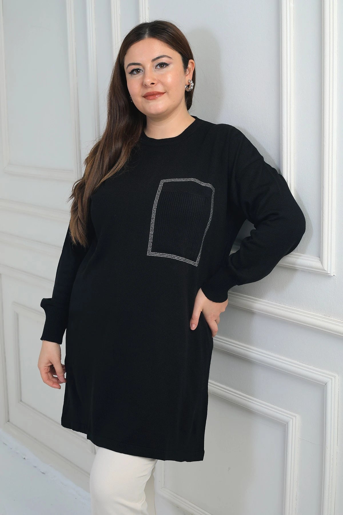 Image of Women's Plus Size Knitted Tunic Blouse with Single Front Pocket and Stone Print Detail