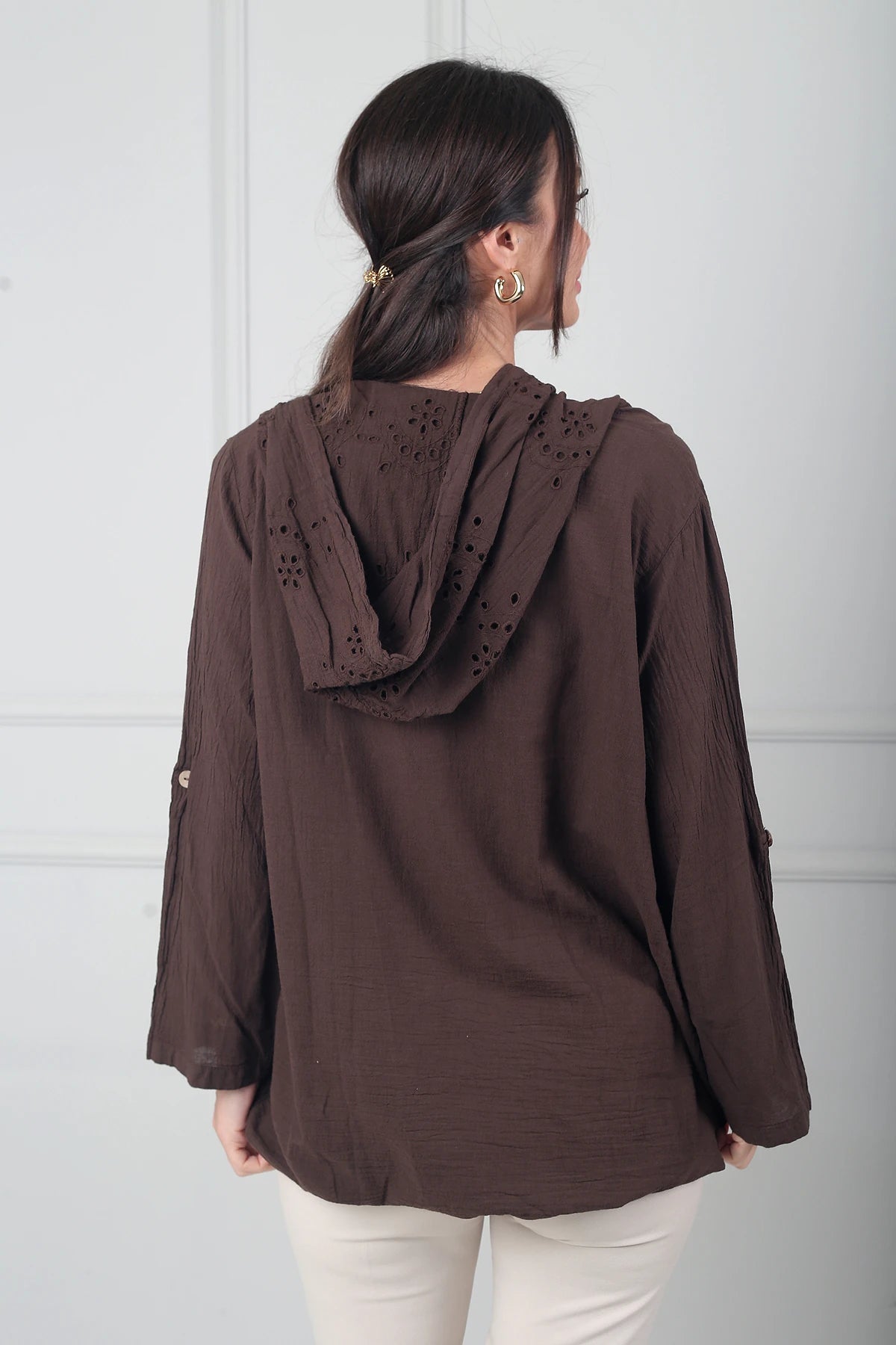 Image of Kadın Kapüşonlu Önü Düğmeli Cepli  Brode Fisto İşlemeli İtalyan Cotton Ceket