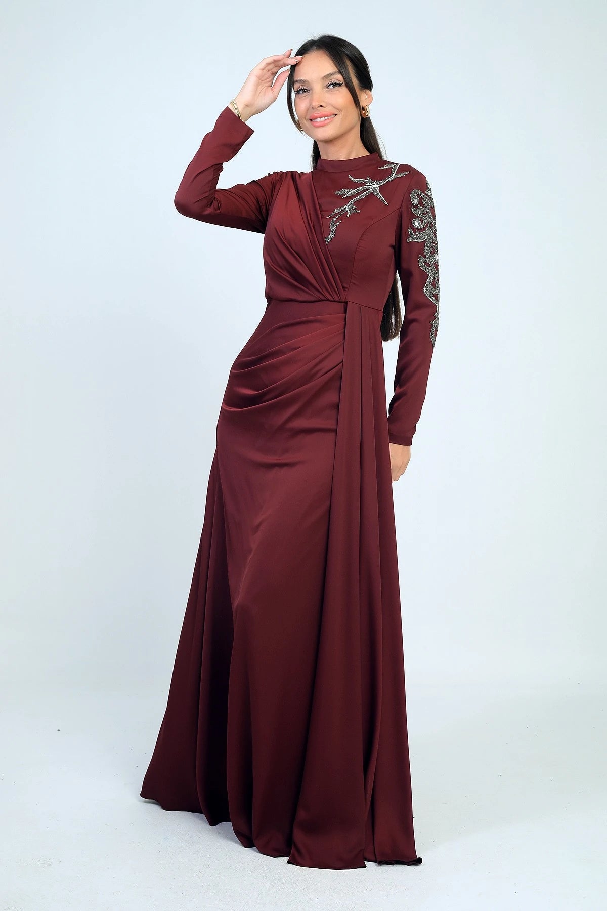 Image of Rochie hijab din crep satinat, cu imprimeu de pietre, cu încrețituri în față și căptușită
