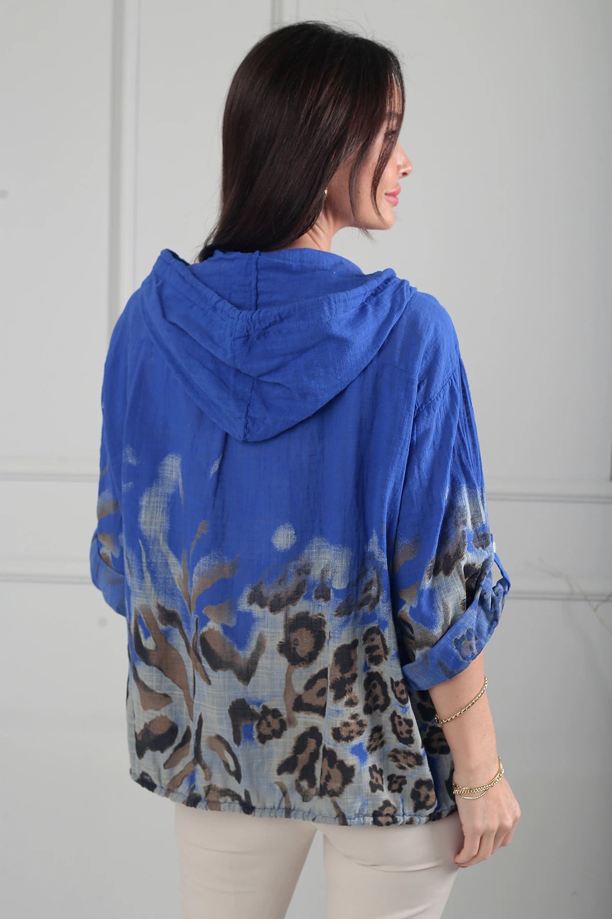 Image of Kadın Kapüşonlu Düğmeli Uzun Kollu Cepli Leopar Desen İtalyan Cotton Ceket