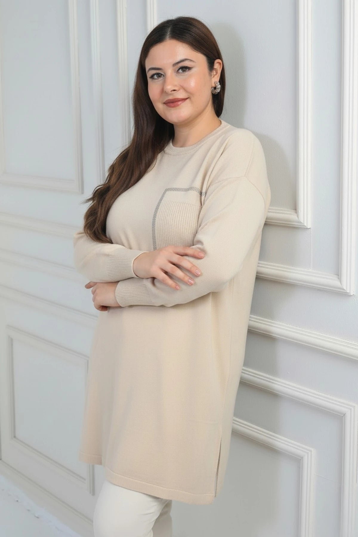 Image of Women's Plus Size Knitted Tunic Blouse with Single Front Pocket and Stone Print Detail