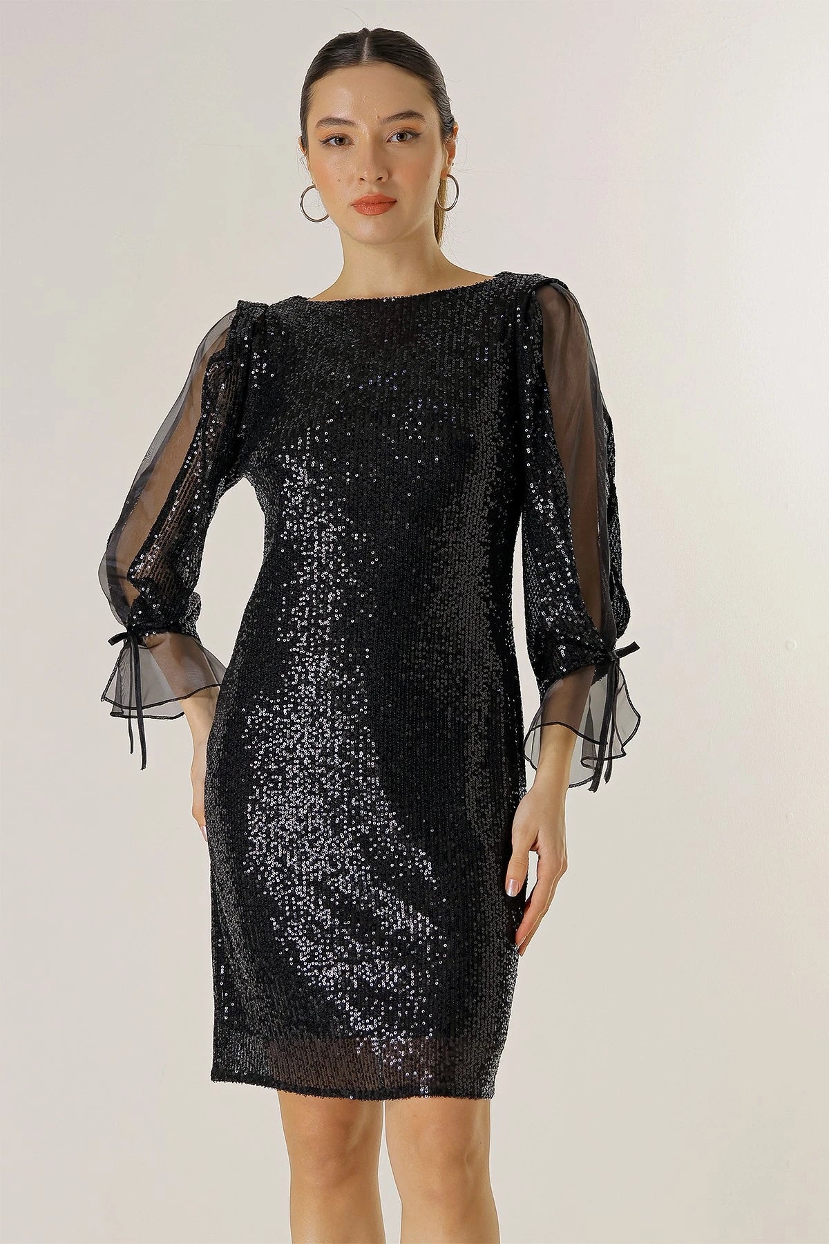 Image of Kolları Yarım Organze Astarlı Pulpayet Geniş Beden Aralıklı Elbise
