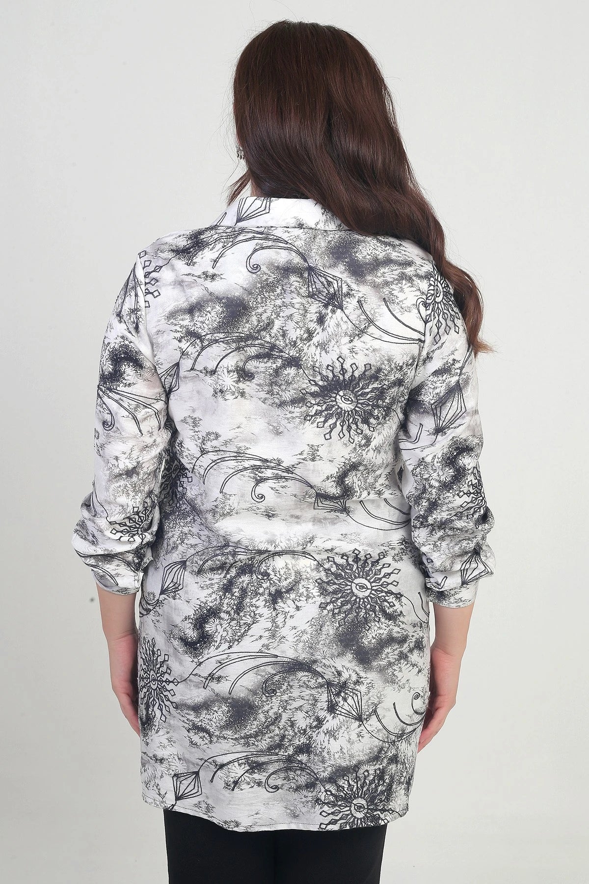 Image of Women's Plus Size Long Shirt with Folded Sleeves and Batik Pattern