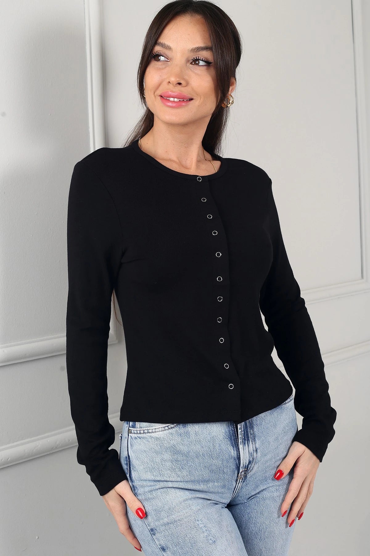 Image of Women's Buzzy Full-Length Snap-Button Lycra Blouse