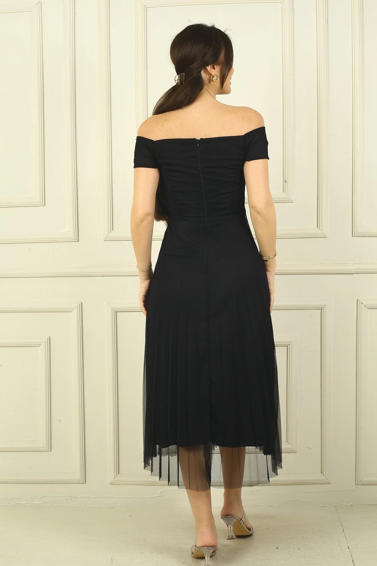 Image of Rochie Madonna cu fustă plisată din șifon și căptușeală, cu decolteu