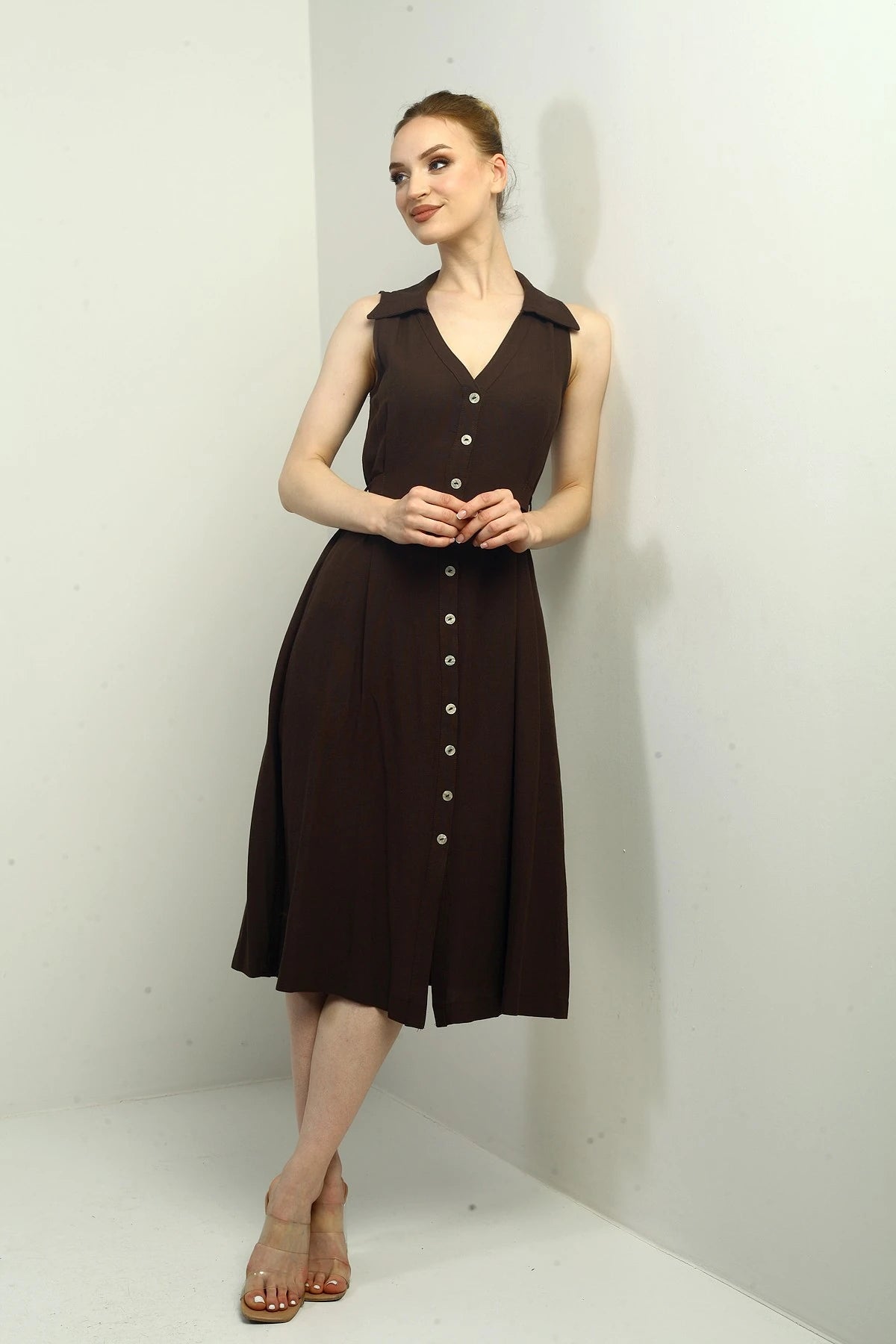 Image of Rochie midi din in pentru femei, cu guler polo, pliuri frontale și nasturi