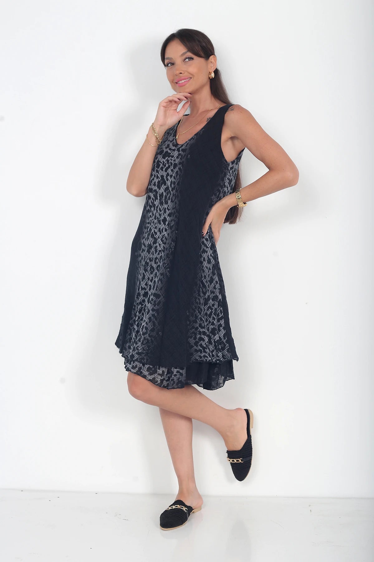 Image of Kadın İtalyan Cotton Leopar Desenli Astarlı Sıfır Kol Midi Elbise