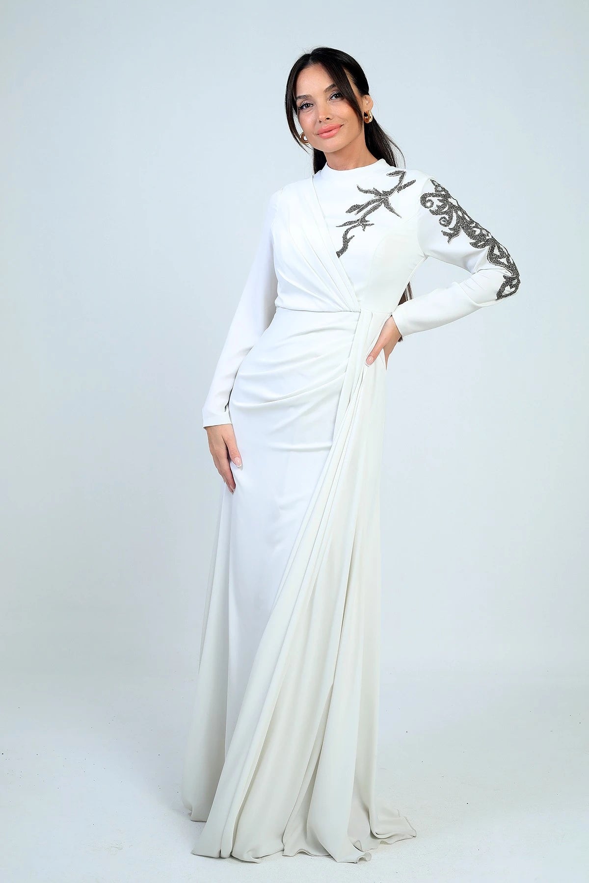 Image of Rochie hijab din crep satinat, cu imprimeu de pietre, cu încrețituri în față și căptușită