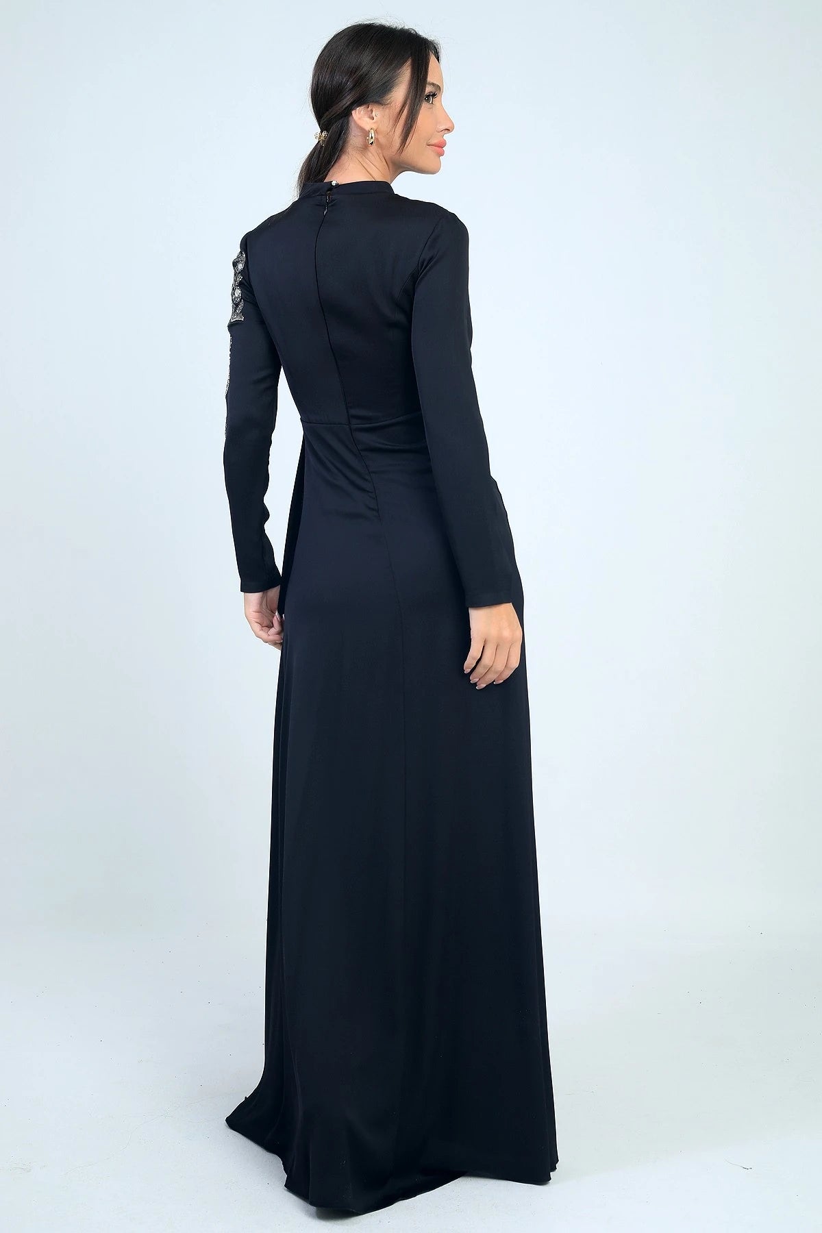 Image of Rochie hijab din crep satinat, cu imprimeu de pietre, cu încrețituri în față și căptușită