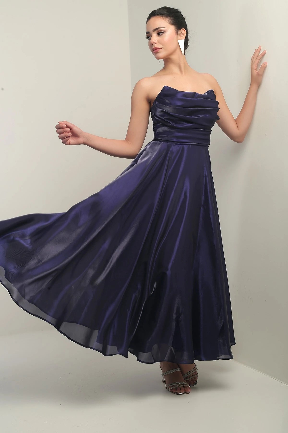 Image of Rochie midi din satin organza, fără bretele, cu decolteu în V pentru femei
