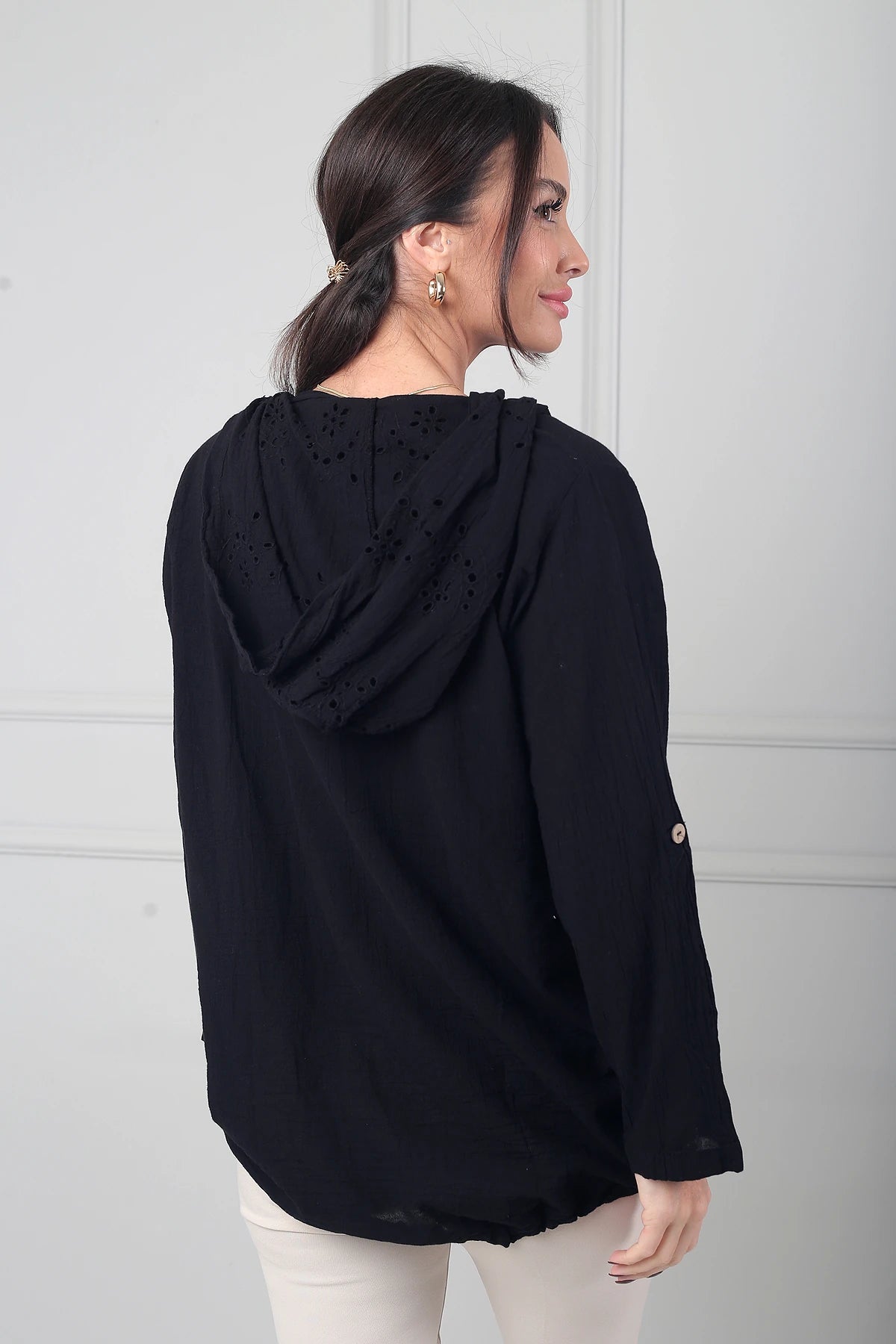 Image of Kadın Kapüşonlu Önü Düğmeli Cepli  Brode Fisto İşlemeli İtalyan Cotton Ceket