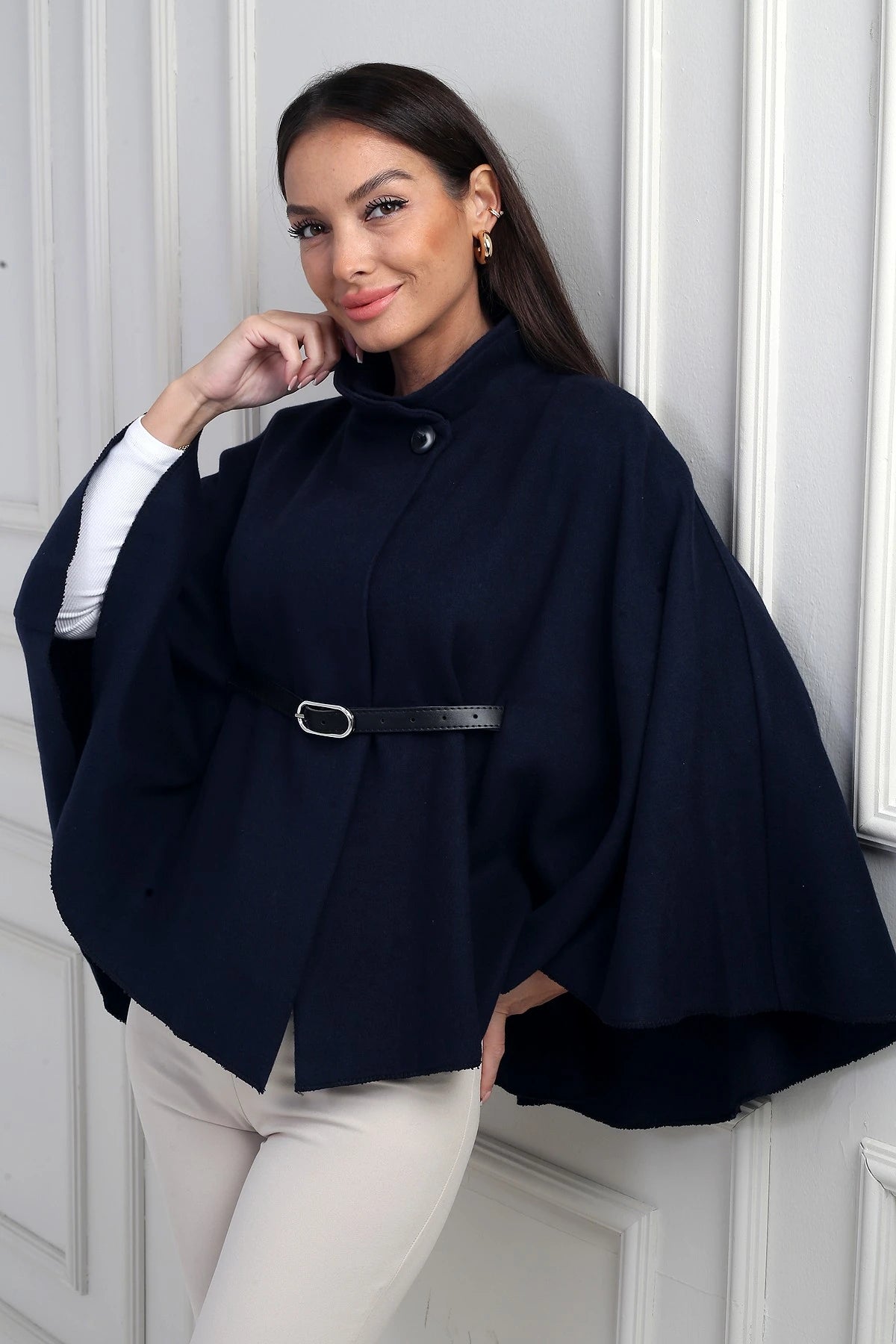 Image of Women's Buttoned Belted Cashmere Poncho