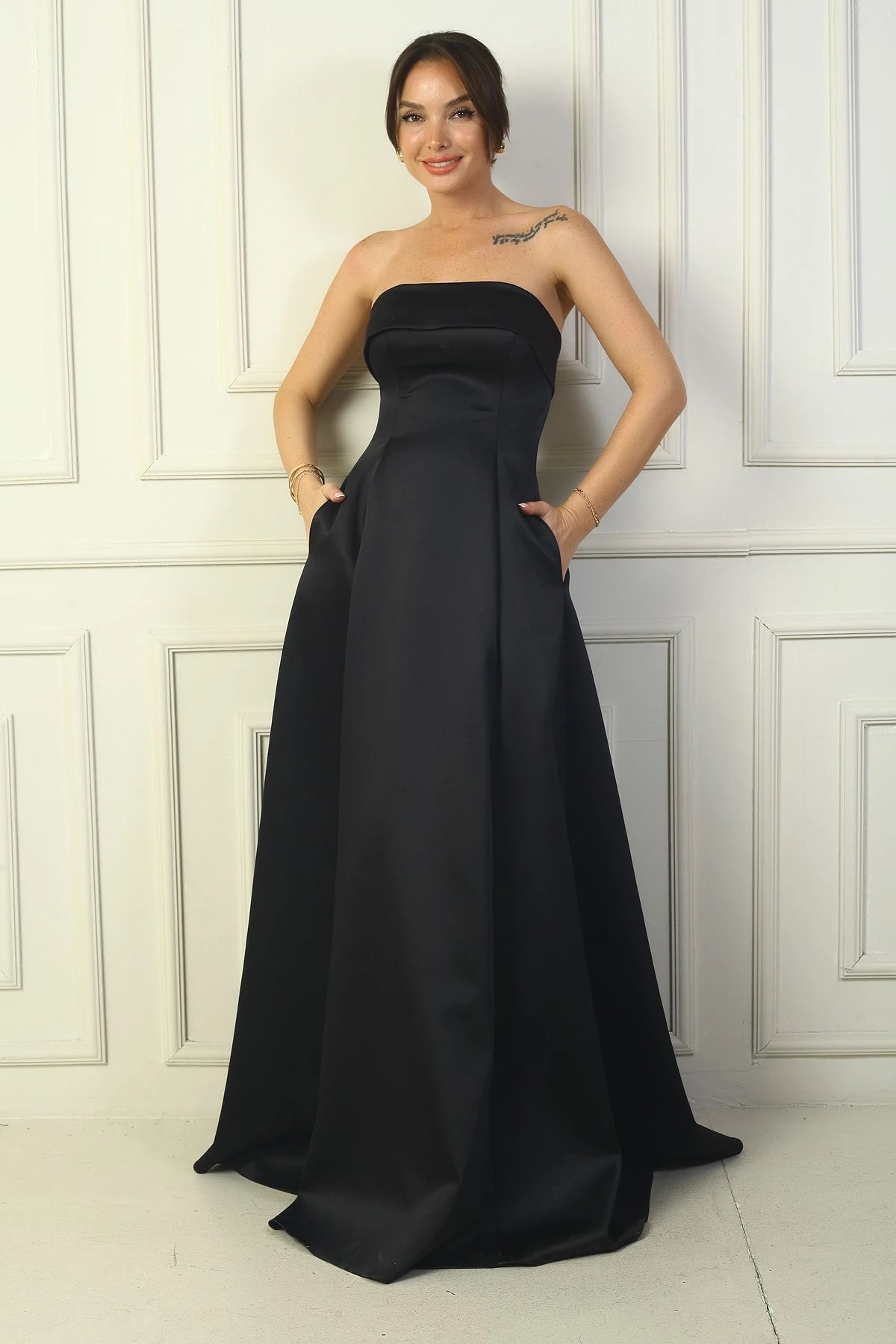Image of Rochie de seară lungă din satin, fără bretele, cu căptușeală și buzunare pentru femei