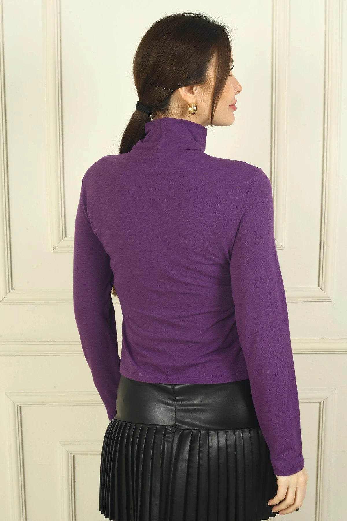 Image of Bluză de damă cu fereastră frontală și detaliu de nod, confecționată din lycra