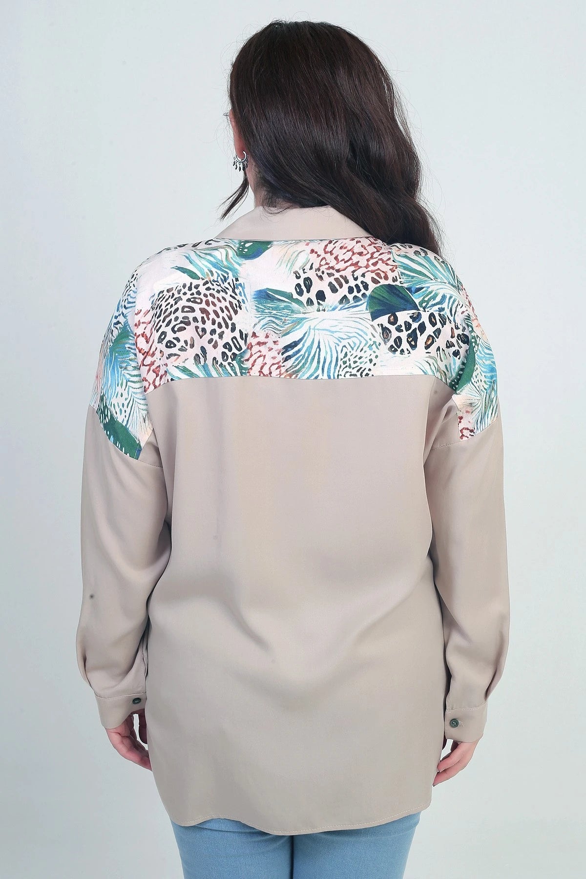 Image of Women's Dropped Sleeve Double Pocket Patterned Plus Size Shirt